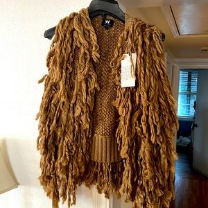 Brand new with tags W by Worth sweater vest. Color: Heather oak. Size small